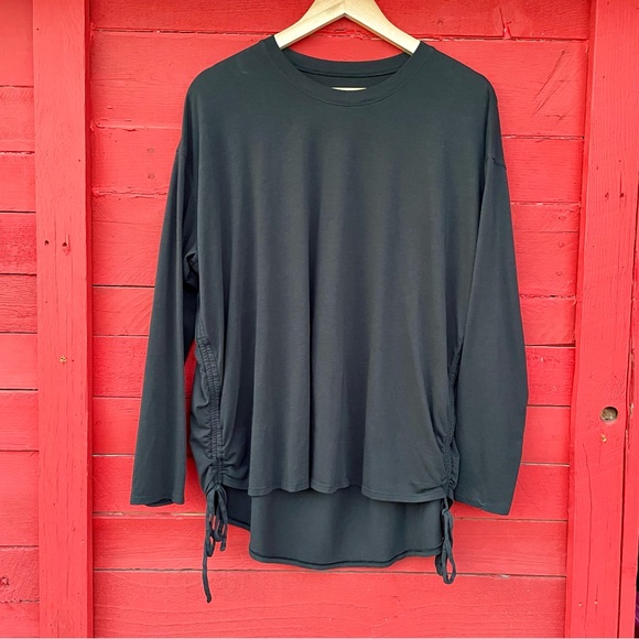 Lululemon cinched side crew neck long sleeve top - Picture 1 of 10
